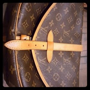 Authentic Louis vuitton saumur 30